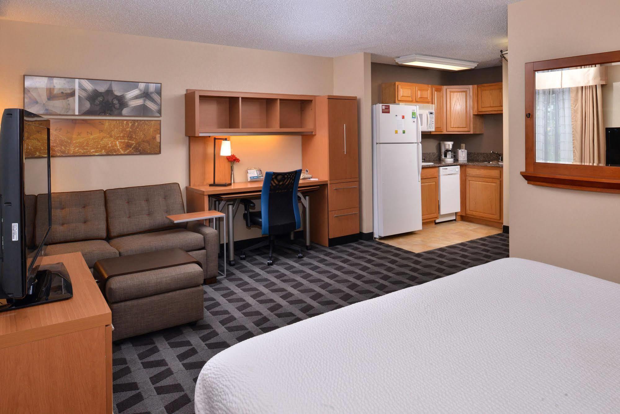 Towneplace Suites Detroit Warren Exterior foto